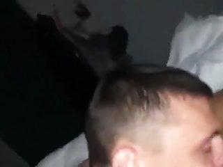 Amateur Studentin fickt vor der Kamera