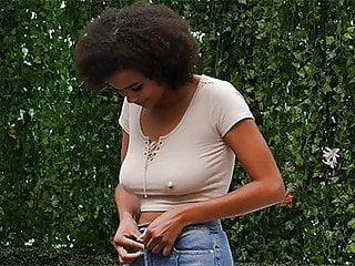 Schwarzer Kerl leckt den Arsch einer weißen