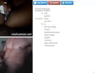 Latina mit Dildo vor der Webcam