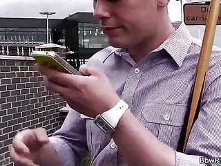 Dicke Brünette Dani Daniels wird auf dem Billardtisch gefickt