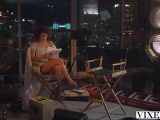 Die verführerische Alina West kriegt die Möse geleckt