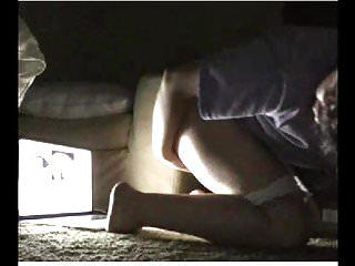 Meine Freundin zeigt vor der Cam seinen Freund