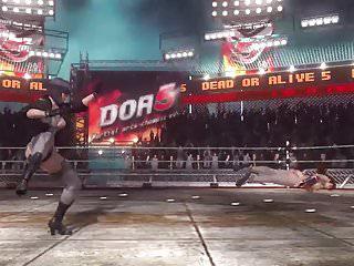 Nackte Mädchen haben spass vor der Kamera