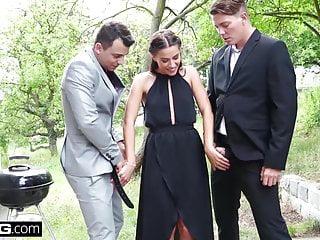 Junge Schönheit eveline dellai in der Küche