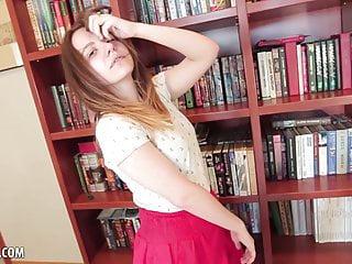 Amateurin reitet sich die Möse bis sie kommt