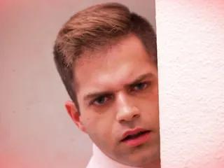 Stiefschwester mit großem Arsch wird nach dem Fick entjungfert