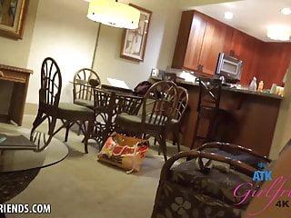 Die Freundin will dass du auf ihren füßen abspritzt