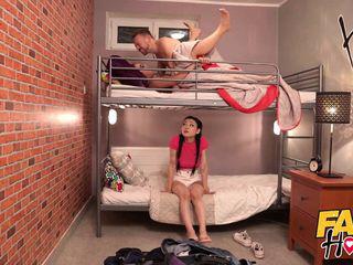 Asiatischer Sex im Krankenhaus mit der vollbusigen Milf Rae Black