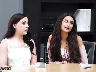 Diese Mädchen ficken sich hart für einen Hengst